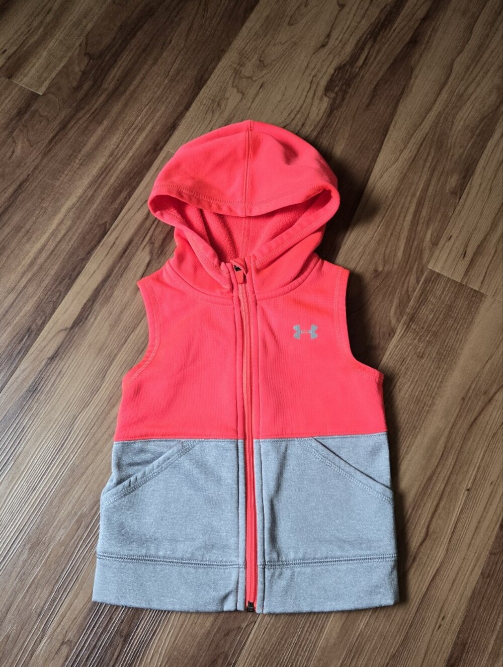 Sporty Under Armour Bright Coral Pink Orange & Gray Hooded Vest Sleeveless 4T